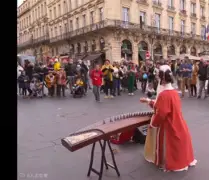 在巴黎铁塔下给老外一点中式浪漫震撼！